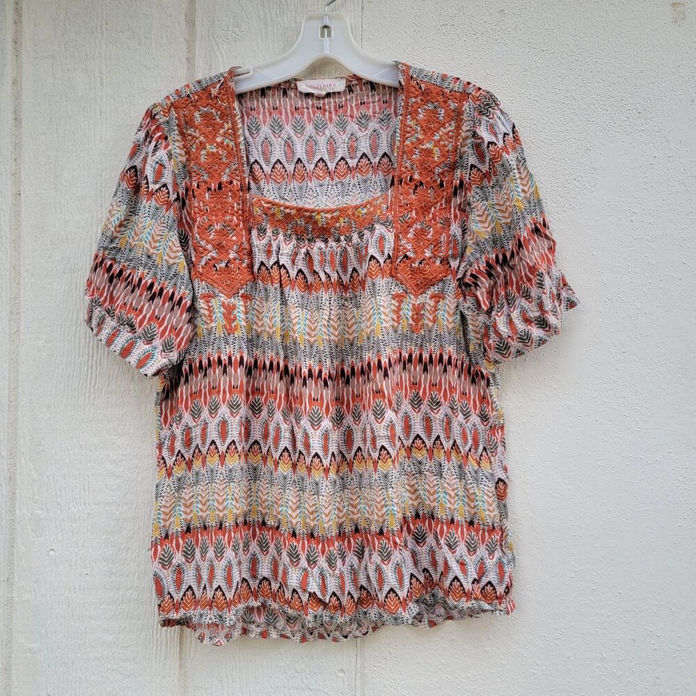 Solitaire embroidered feather print top sz med  boho